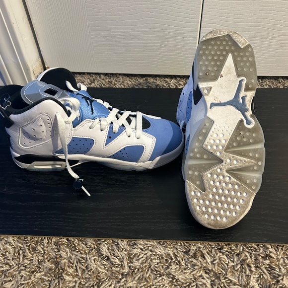 Jordan 6 Retro University Blue - Picture 3 of 8